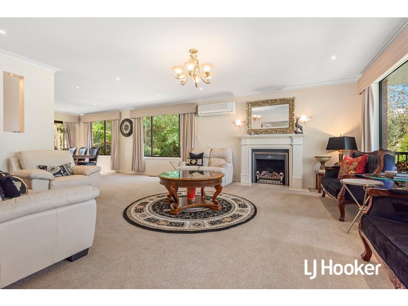 1 Harkaway Road, Berwick VIC 3806