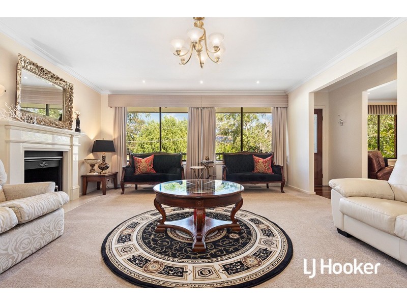 1 Harkaway Road, Berwick VIC 3806