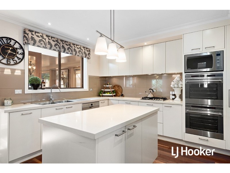 1 Harkaway Road, Berwick VIC 3806