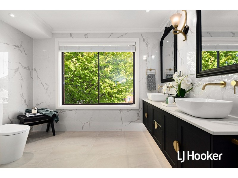 1 Harkaway Road, Berwick VIC 3806