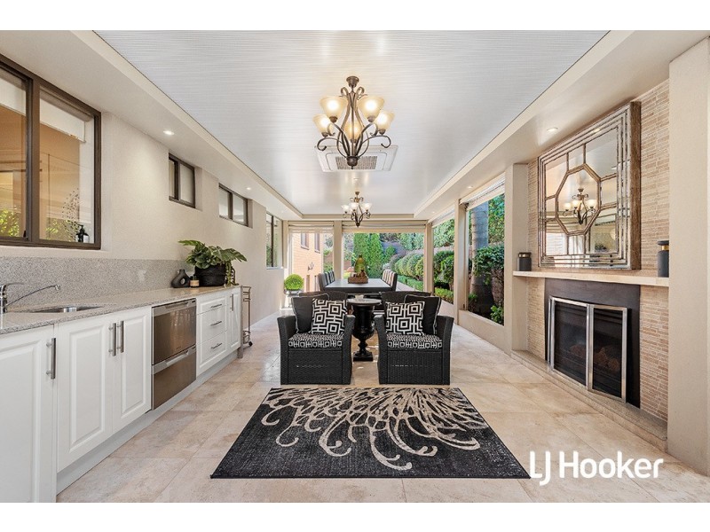 1 Harkaway Road, Berwick VIC 3806