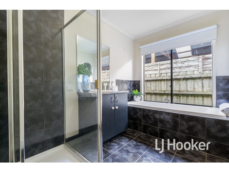 45 Grand Arch Way, Berwick VIC 3806