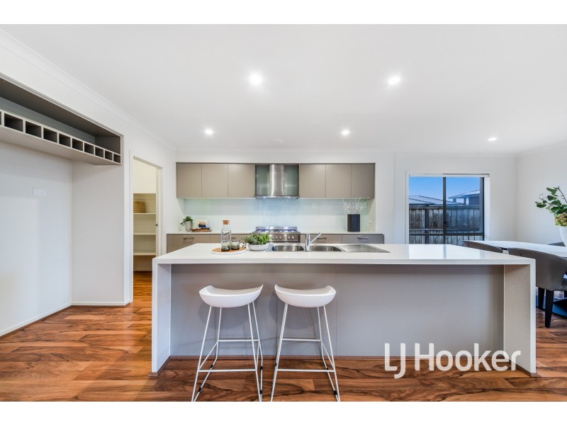 62 Warmbrunn Crescent, Berwick VIC 3806