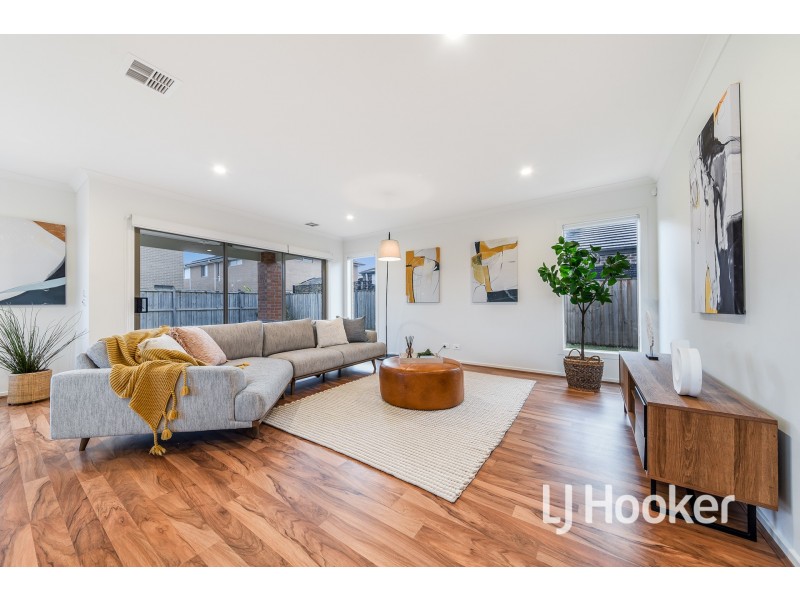 62 Warmbrunn Crescent, Berwick VIC 3806