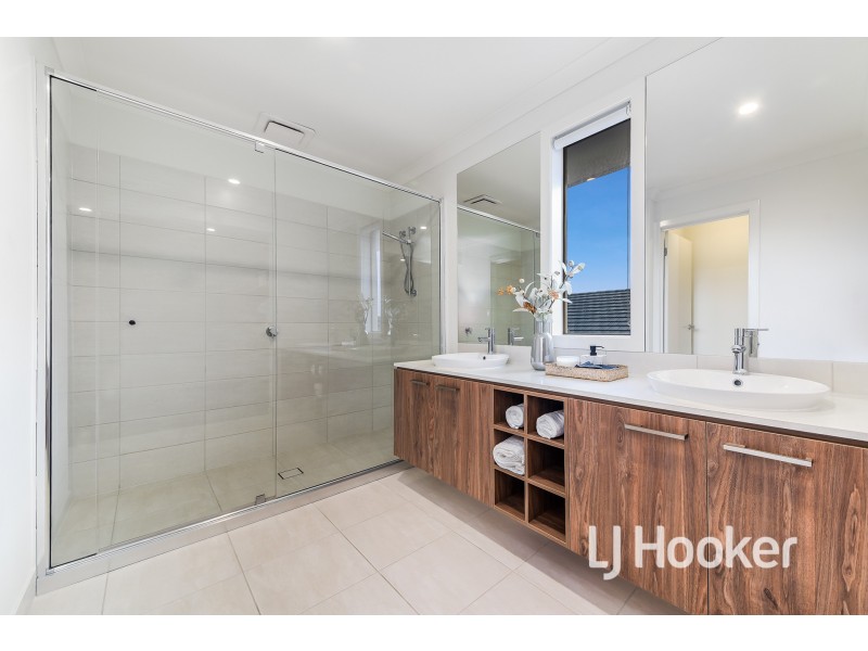 62 Warmbrunn Crescent, Berwick VIC 3806