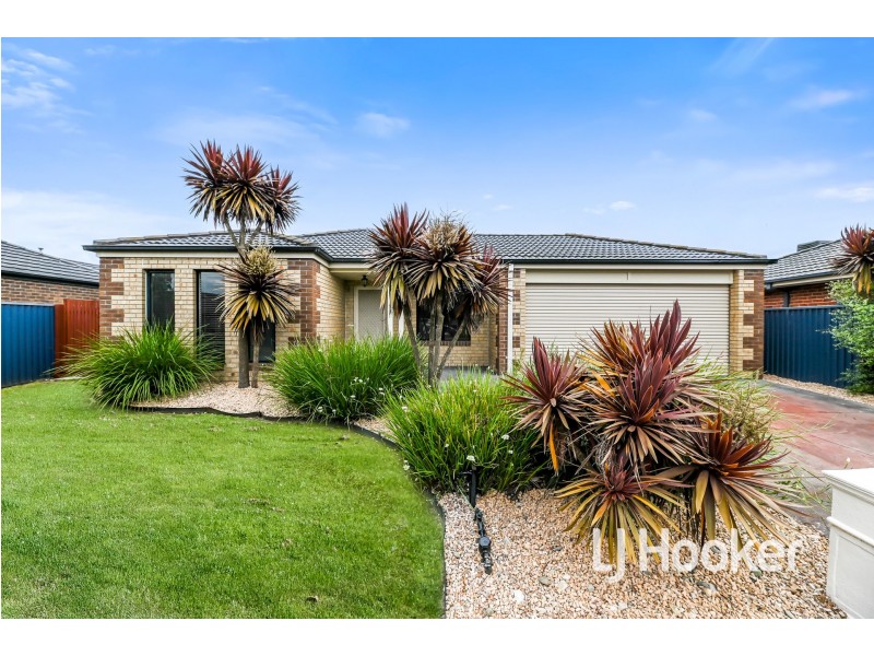 10 Radiata Circuit, Pakenham VIC 3810