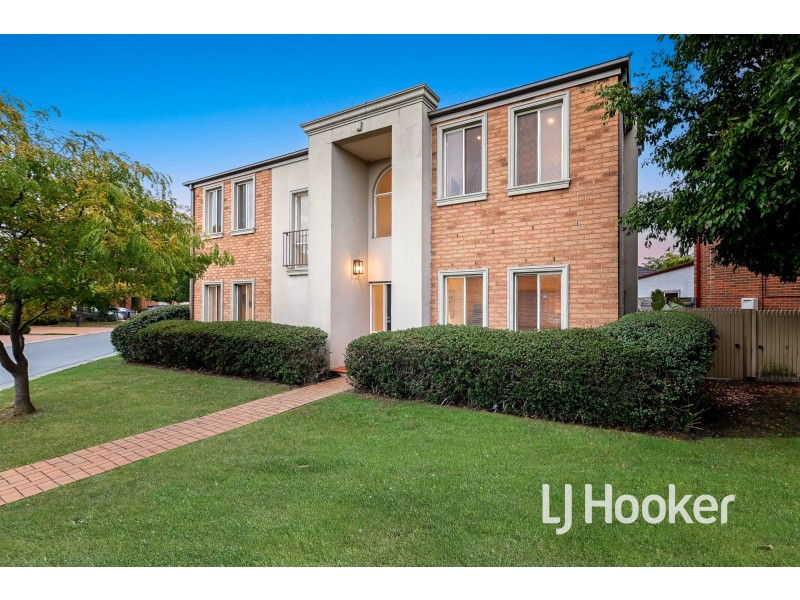 4 Amhurst Drive, Narre Warren South VIC 3805