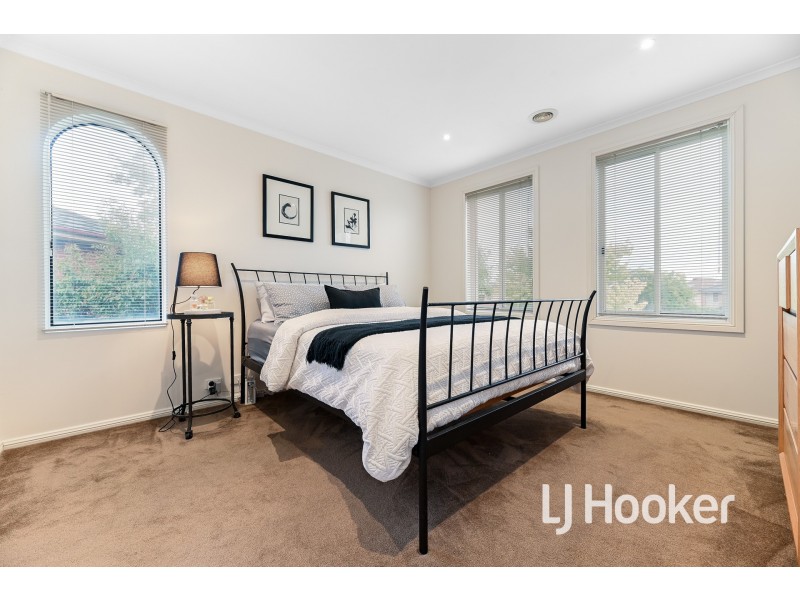 4 Amhurst Drive, Narre Warren South VIC 3805