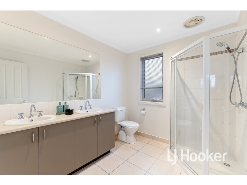 4 Amhurst Drive, Narre Warren South VIC 3805