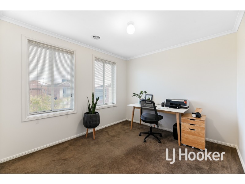 4 Amhurst Drive, Narre Warren South VIC 3805