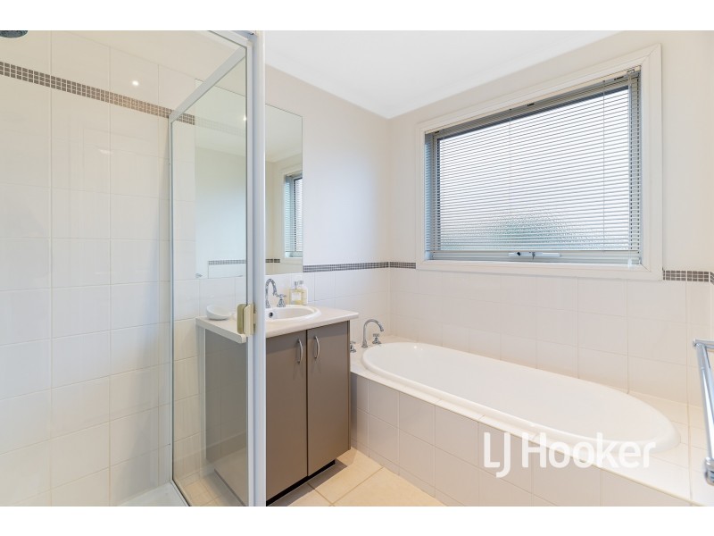 4 Amhurst Drive, Narre Warren South VIC 3805