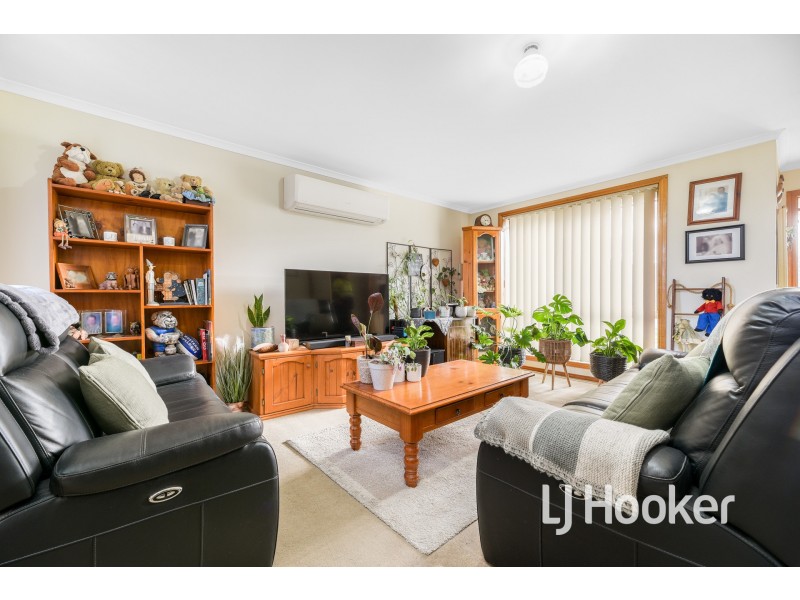 6 Rossi Close, Pakenham VIC 3810