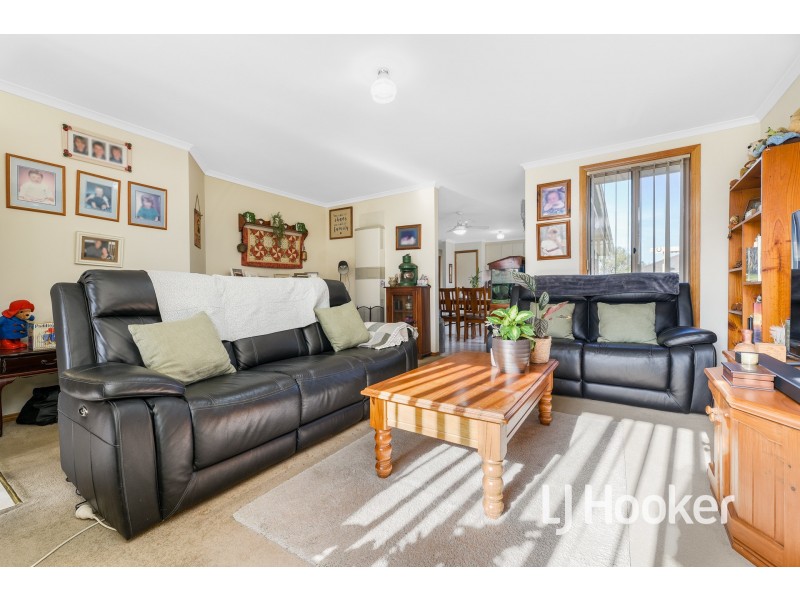 6 Rossi Close, Pakenham VIC 3810