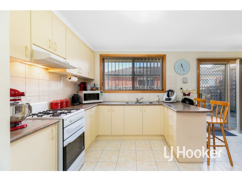 6 Rossi Close, Pakenham VIC 3810