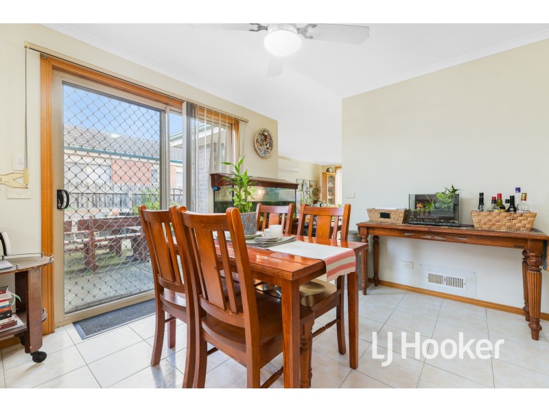 6 Rossi Close, Pakenham VIC 3810