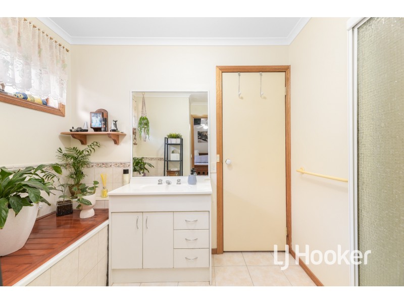 6 Rossi Close, Pakenham VIC 3810