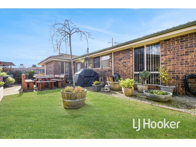 6 Rossi Close, Pakenham VIC 3810