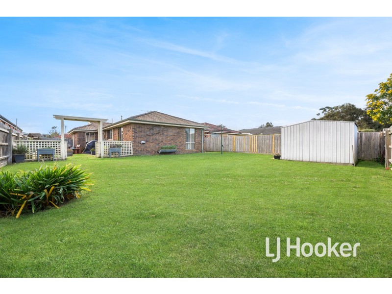 6 Rossi Close, Pakenham VIC 3810