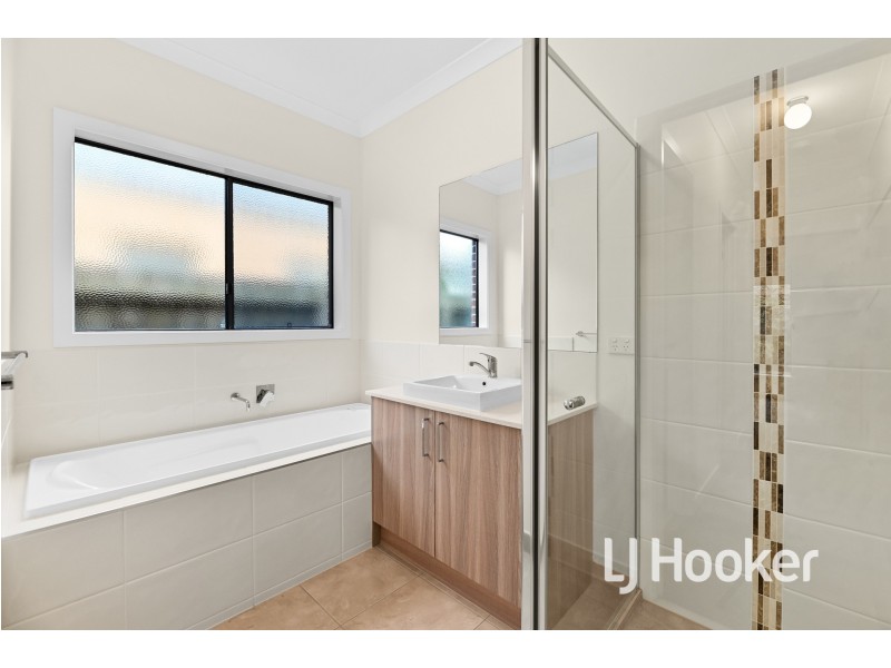 2/6 Railway Avenue, Beaconsfield VIC 3807