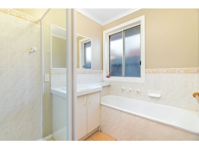 4 Kinsale View, Berwick VIC 3806