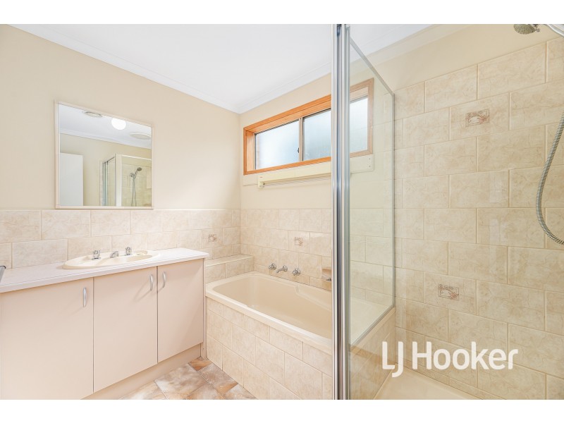 4 Oakbank Close, Berwick VIC 3806