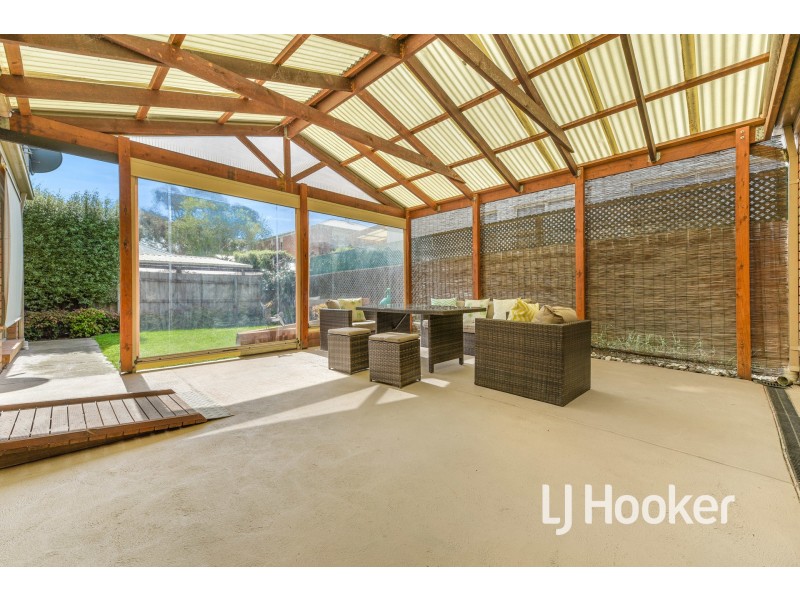 4 Oakbank Close, Berwick VIC 3806