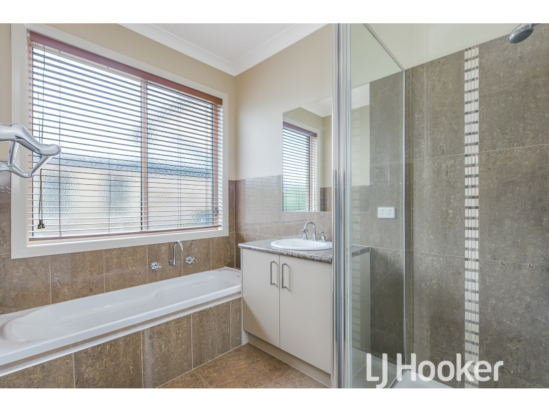 5 Fantail Way, Berwick VIC 3806