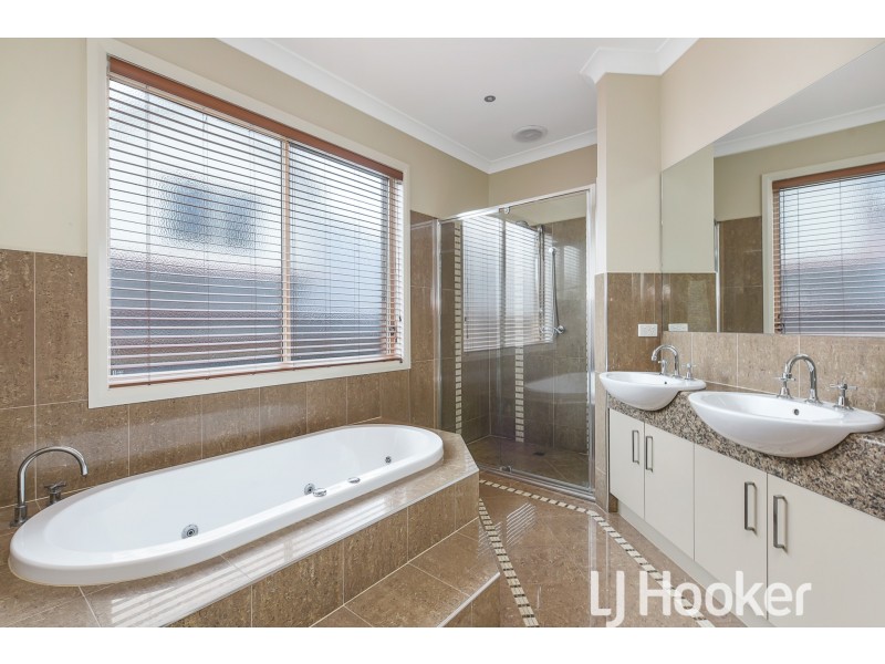 5 Fantail Way, Berwick VIC 3806