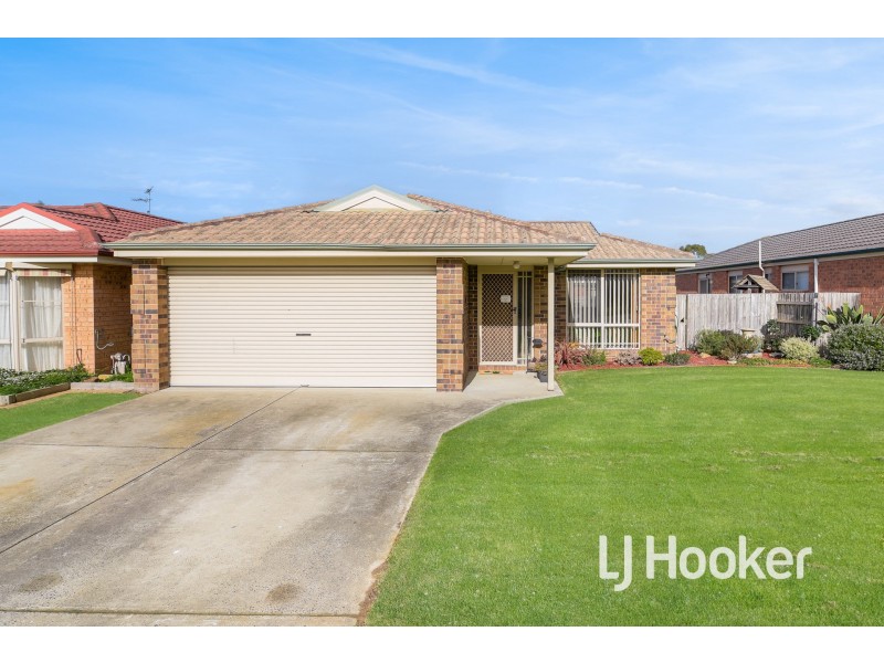 6 Rossi Close, Pakenham VIC 3810