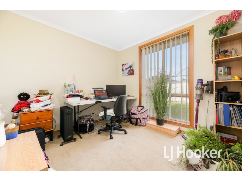 6 Rossi Close, Pakenham VIC 3810