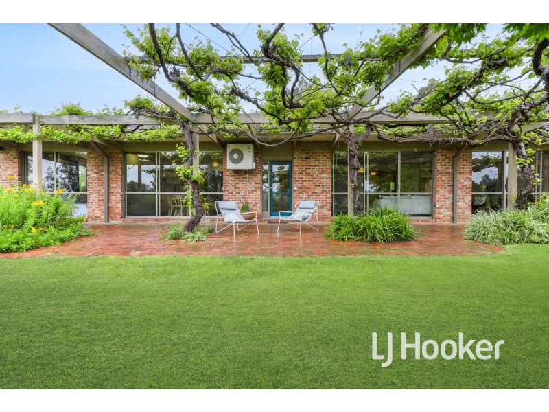 82 Beaumont Road, Berwick VIC 3806