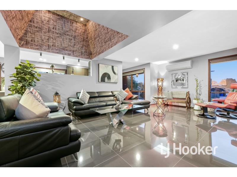 16 Hedgeley Drive, Berwick VIC 3806