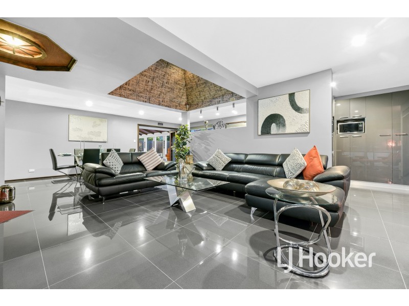 16 Hedgeley Drive, Berwick VIC 3806