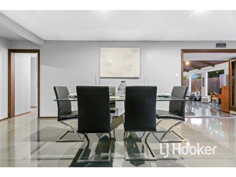 16 Hedgeley Drive, Berwick VIC 3806