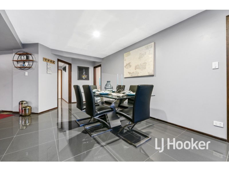 16 Hedgeley Drive, Berwick VIC 3806