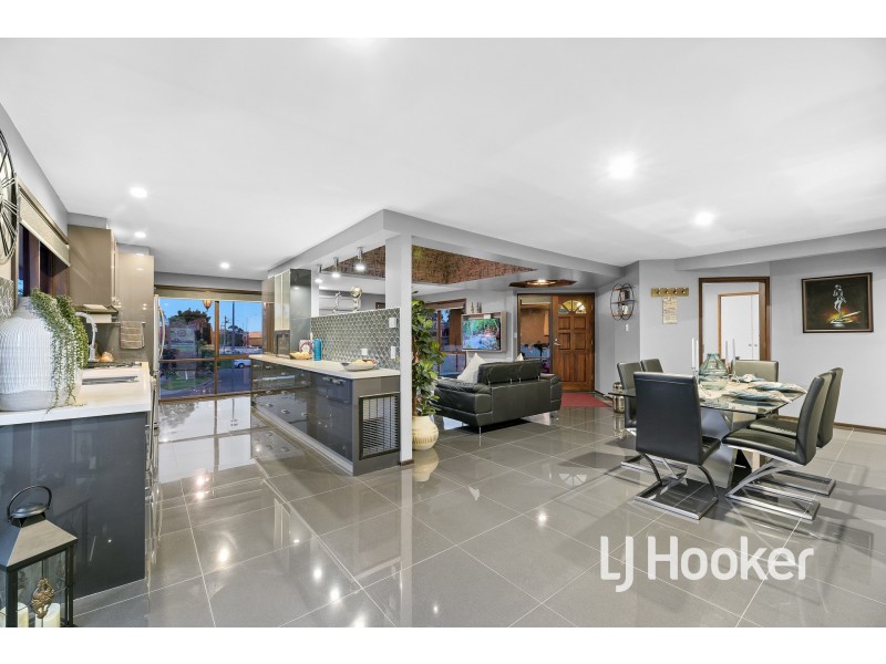 16 Hedgeley Drive, Berwick VIC 3806