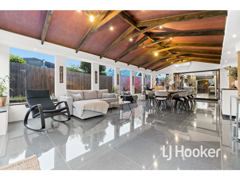 16 Hedgeley Drive, Berwick VIC 3806