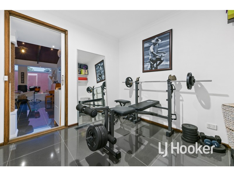 16 Hedgeley Drive, Berwick VIC 3806