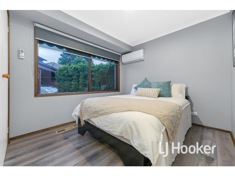 16 Hedgeley Drive, Berwick VIC 3806