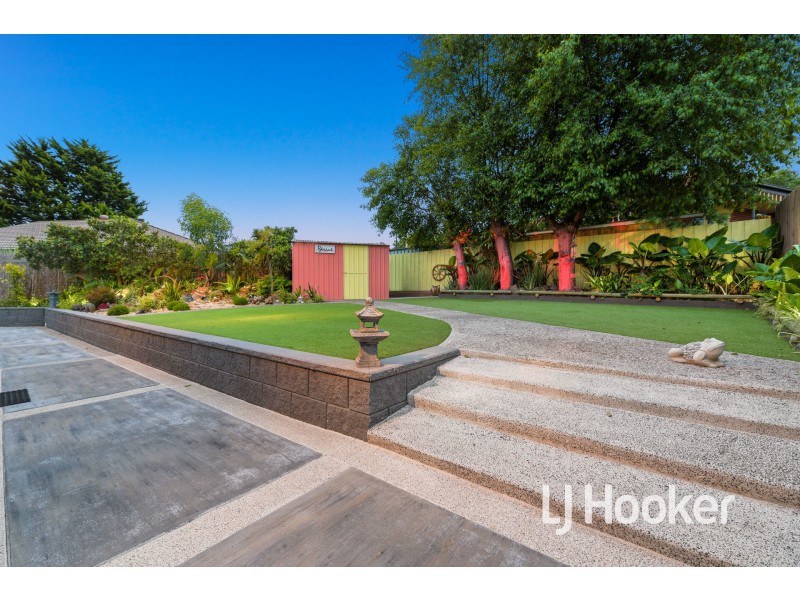 16 Hedgeley Drive, Berwick VIC 3806