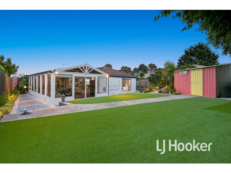 16 Hedgeley Drive, Berwick VIC 3806