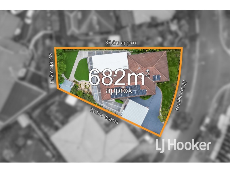 16 Hedgeley Drive, Berwick VIC 3806