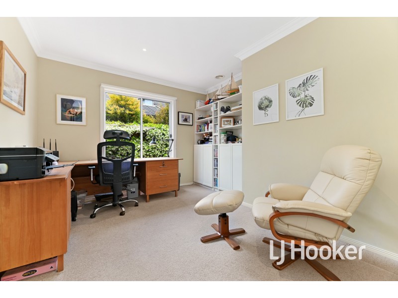 3 Whisken Way, Berwick VIC 3806