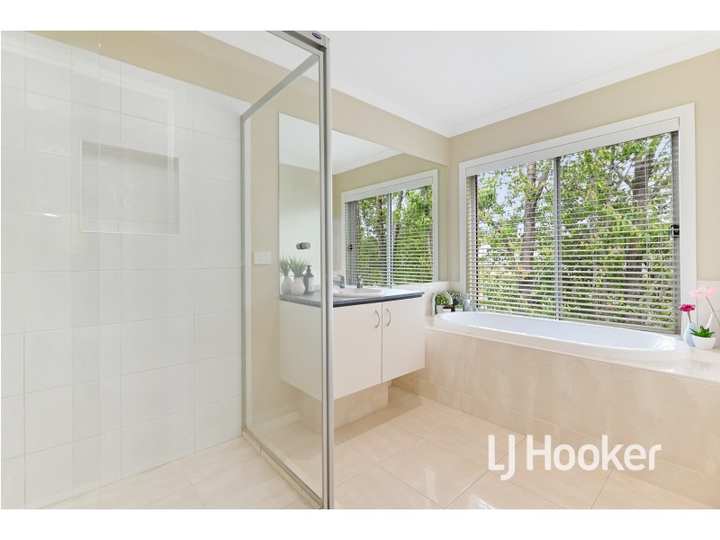 3 Whisken Way, Berwick VIC 3806