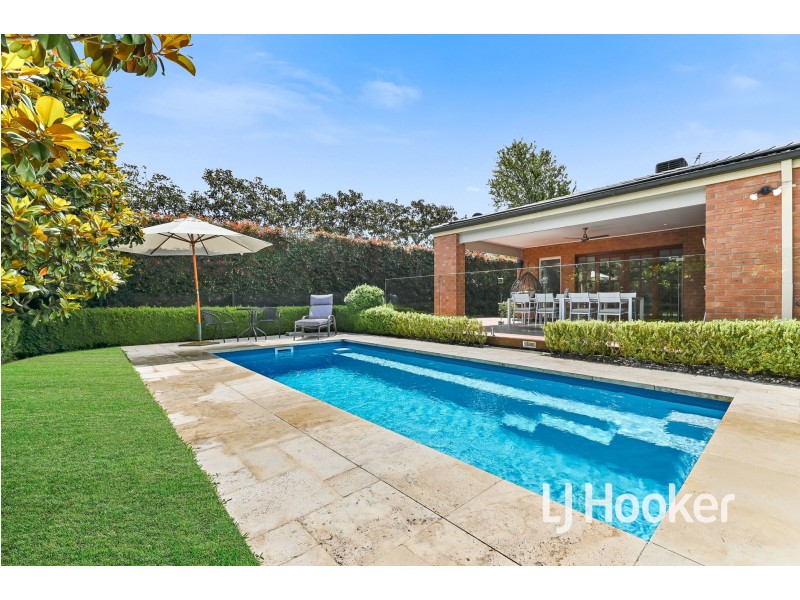 3 Whisken Way, Berwick VIC 3806