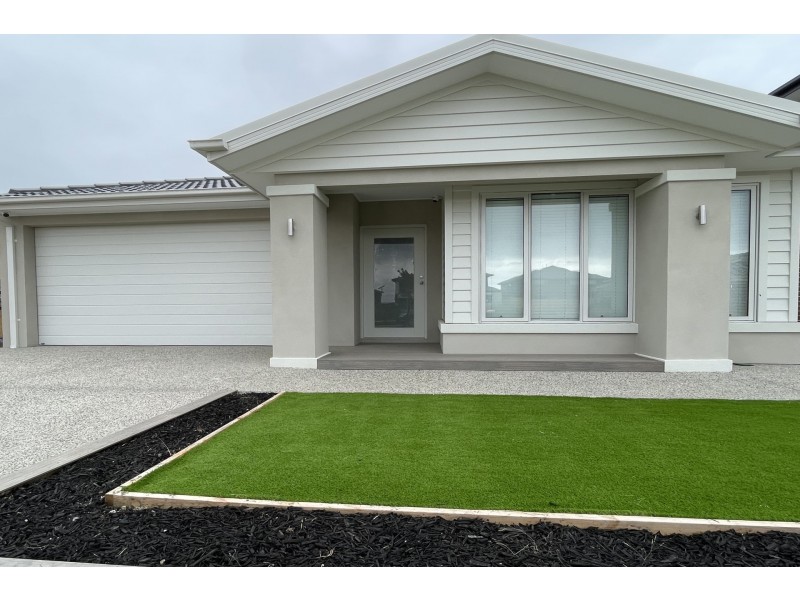 37 Rockbank Road, Clyde North VIC 3978