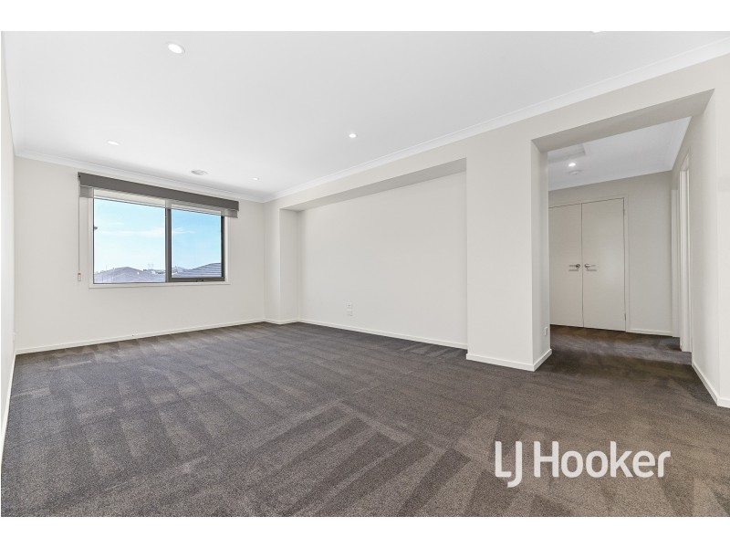 3 Maverick Crescent, Clyde North VIC 3978