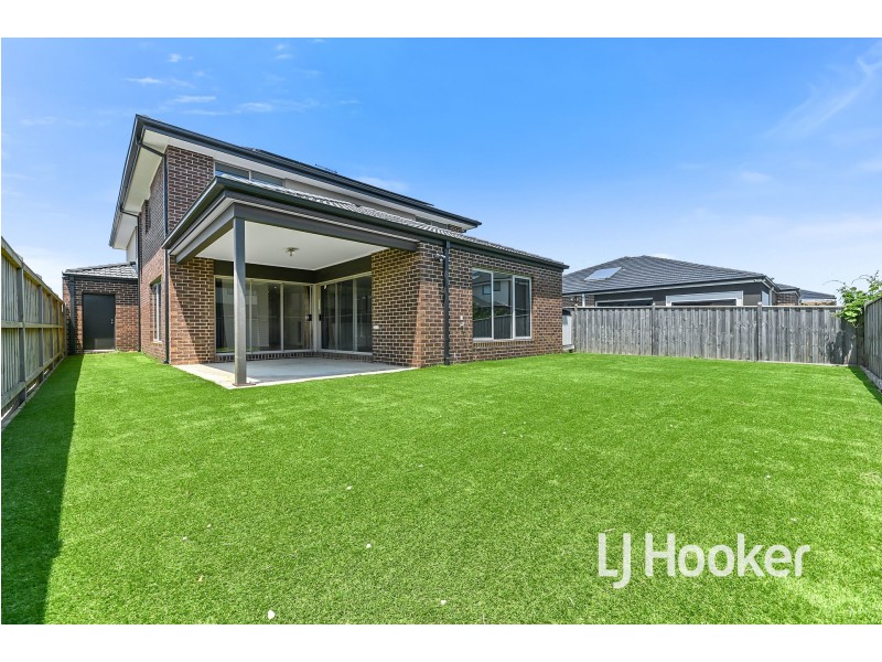 3 Maverick Crescent, Clyde North VIC 3978