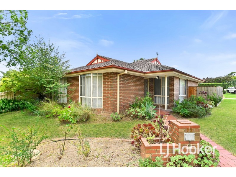 12 Tambo Way, Berwick VIC 3806
