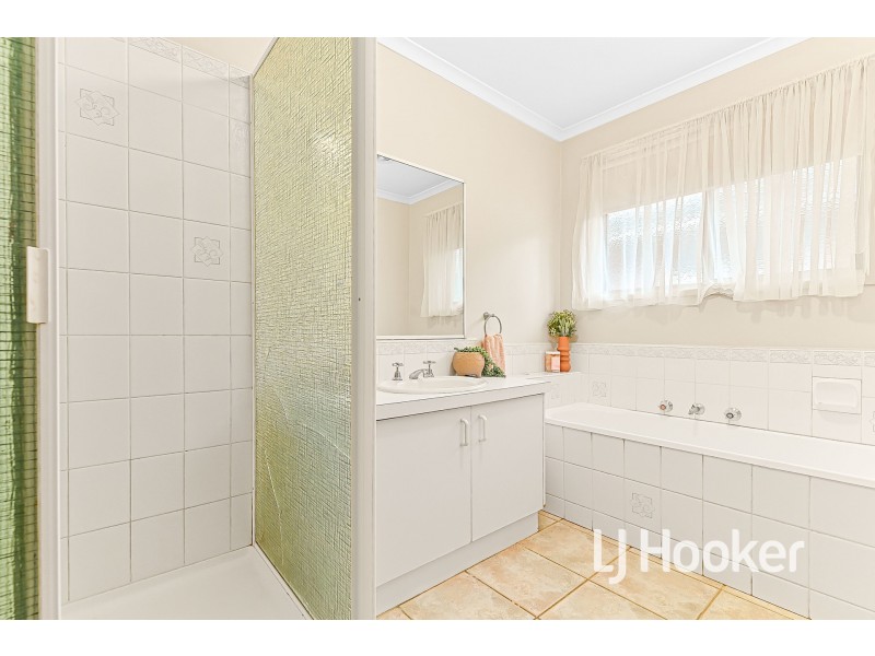 12 Tambo Way, Berwick VIC 3806